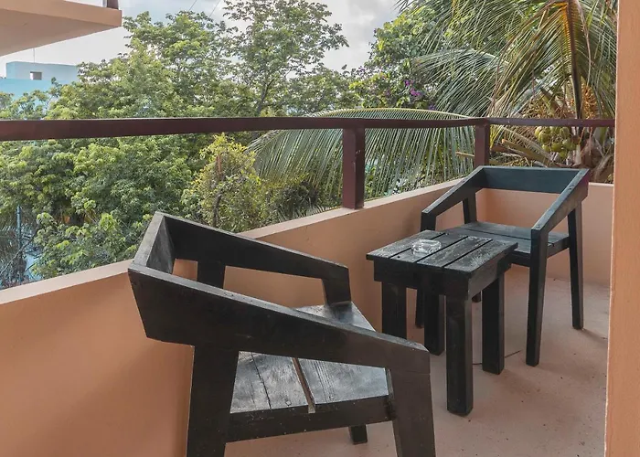 Naats Amigos Aparthotel 3*