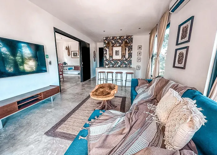 Naats Amigos Tulum
