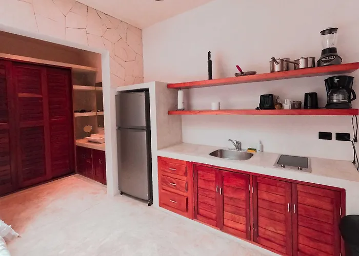 Naats Amigos Aparthotel 3*