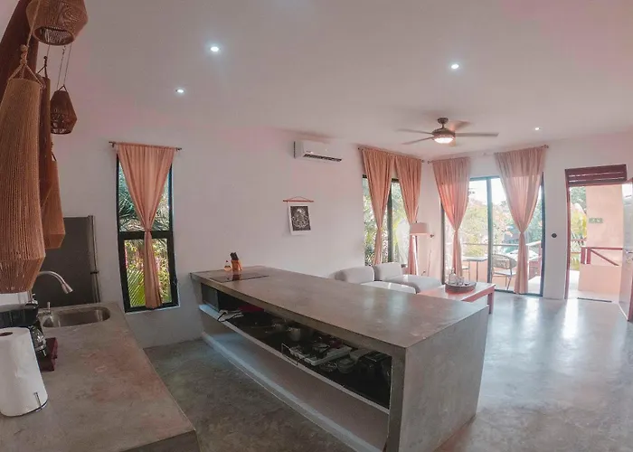 Naats Amigos Aparthotel 3*