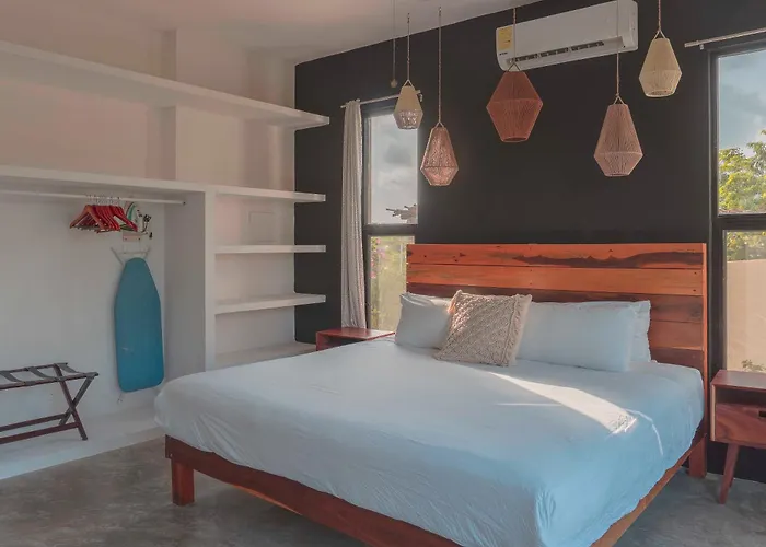 Naats Amigos Aparthotel 3*